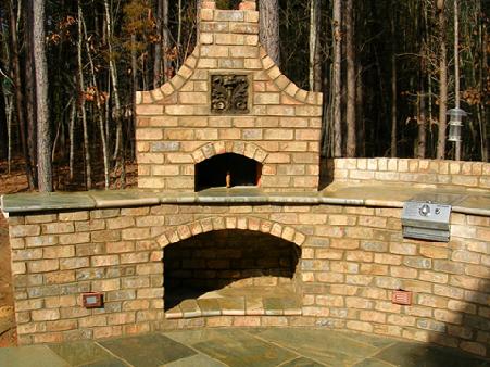built-in pizza oven with arched wood storrage bin